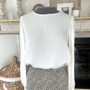 Velvet by Graham & Spencer Leila Ivory Long Sleeve Blouse XS
